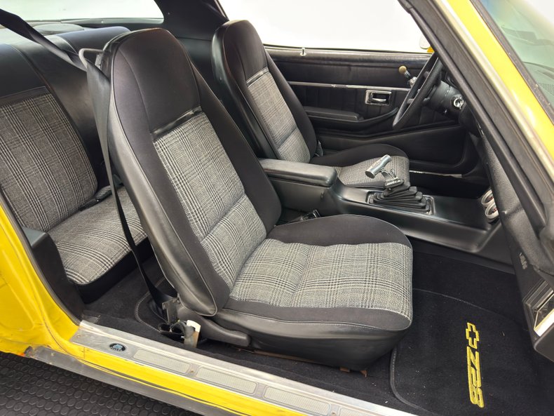 Chevrolet-Camaro-1978-Bright-Yellow-Black-ampamp-White-Ho-34