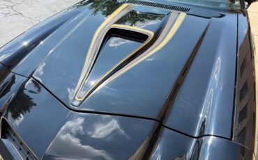 Chevrolet-Camaro-1978-Coupe-11
