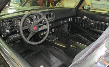 Chevrolet-Camaro-1979-Coupe-11