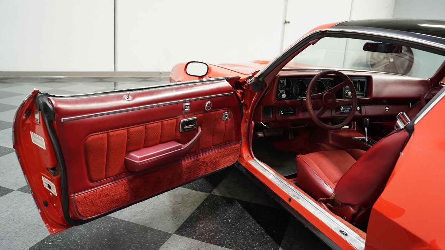 Chevrolet-Camaro-1979-Coupe-30