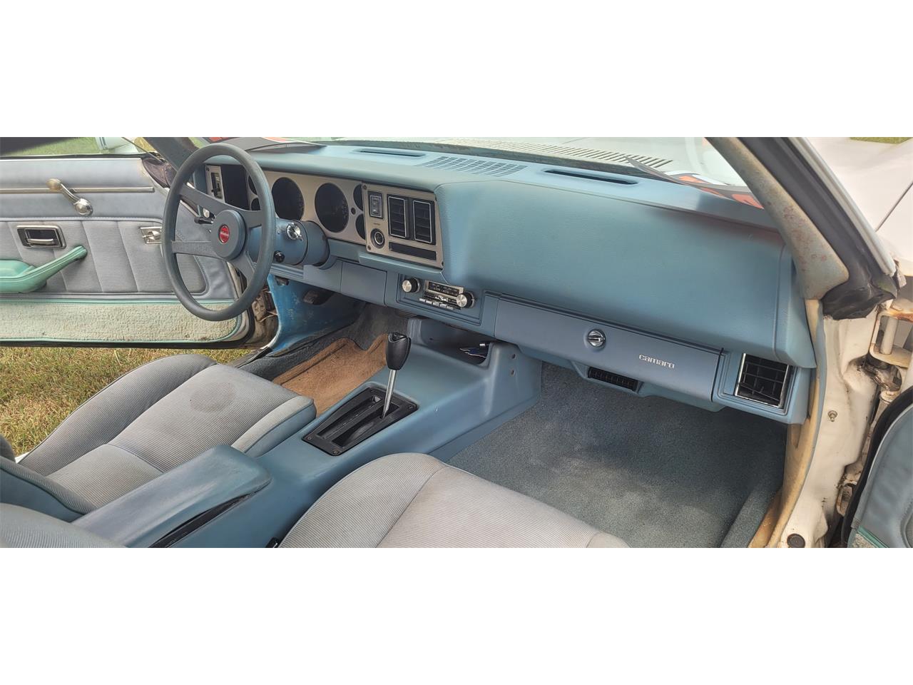 Chevrolet-Camaro-1979-White-Blue-10
