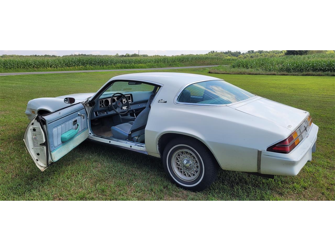 Chevrolet-Camaro-1979-White-Blue-6