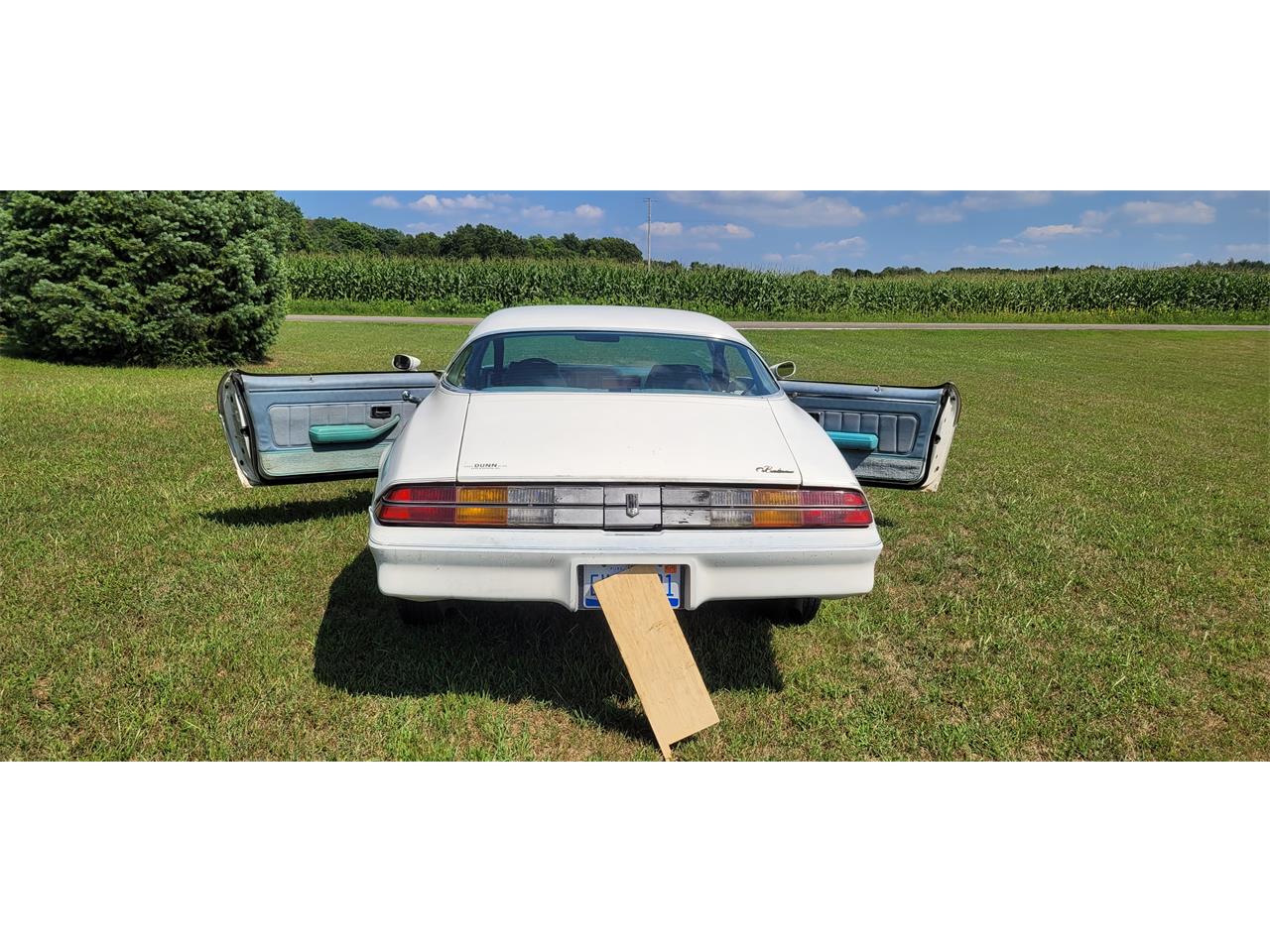 Chevrolet-Camaro-1979-White-Blue-8