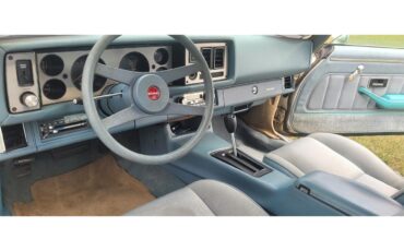 Chevrolet-Camaro-1979-White-Blue-9