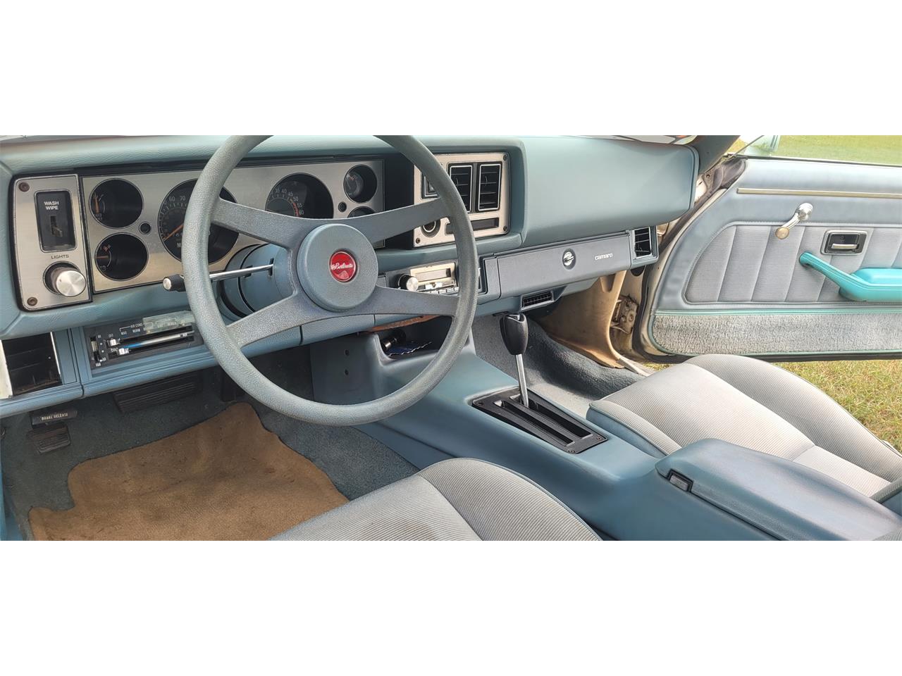 Chevrolet-Camaro-1979-White-Blue-9