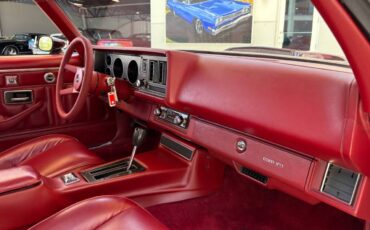 Chevrolet-Camaro-1980-Coupe-28