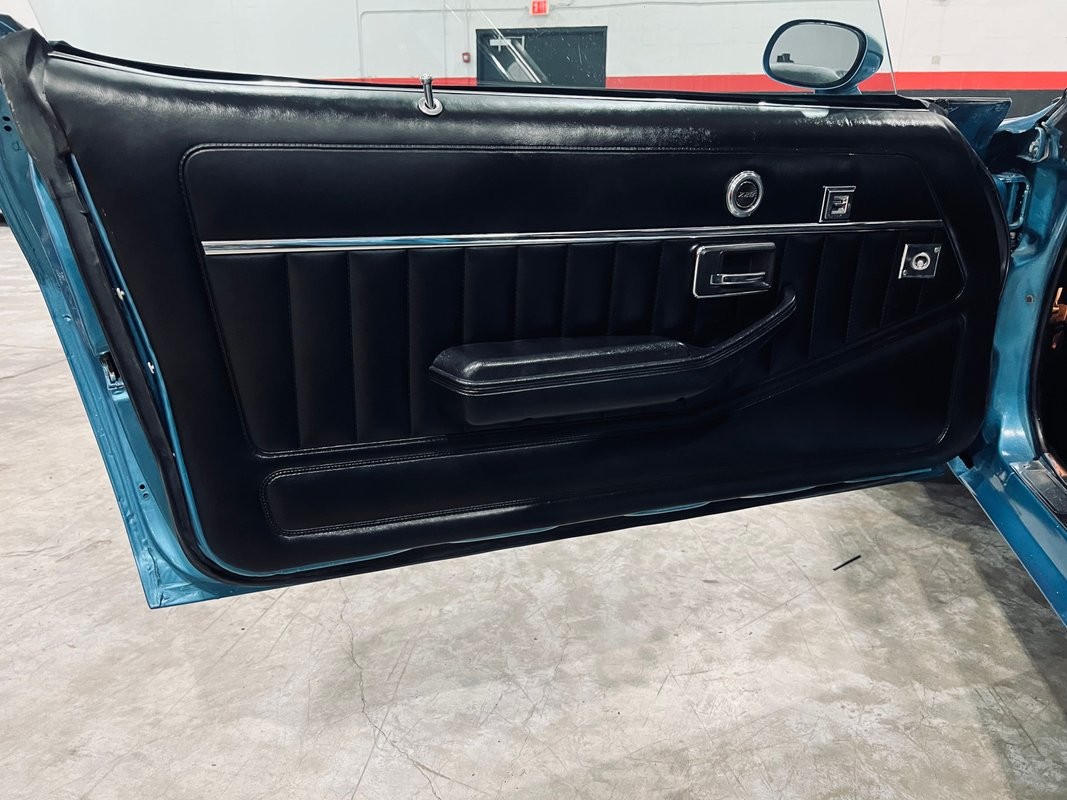 Chevrolet-Camaro-1981-Coupe-13