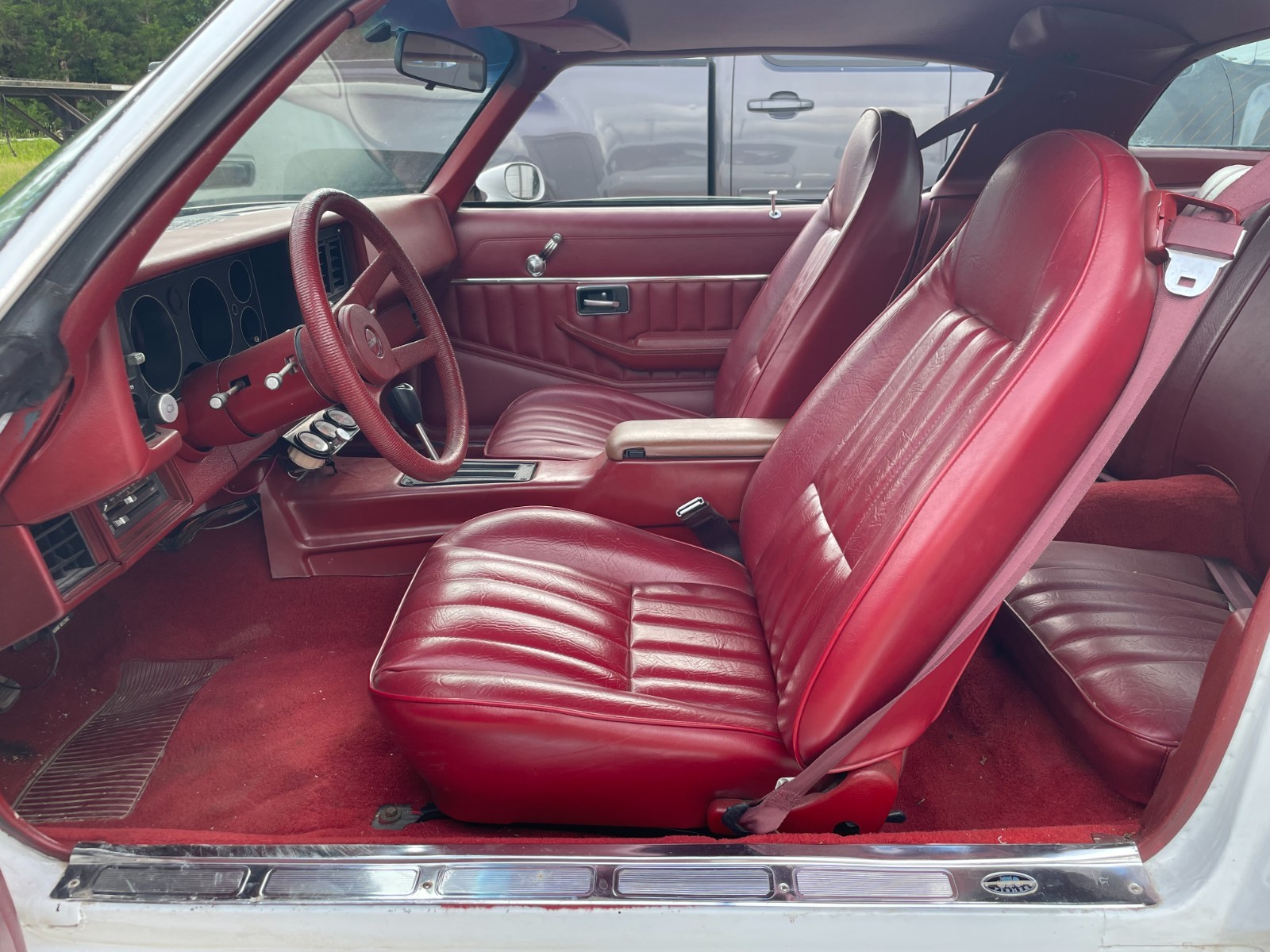 Chevrolet-Camaro-1981-Coupe-13