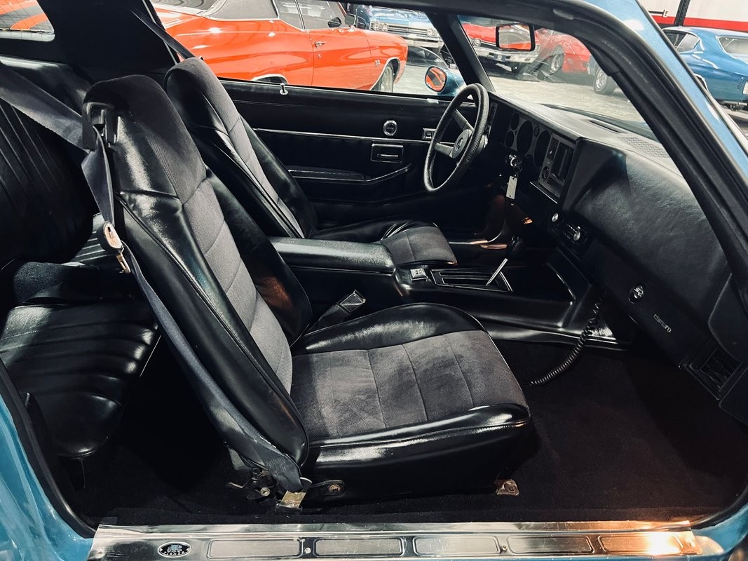 Chevrolet-Camaro-1981-Coupe-18