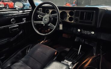 Chevrolet-Camaro-1981-Coupe-19