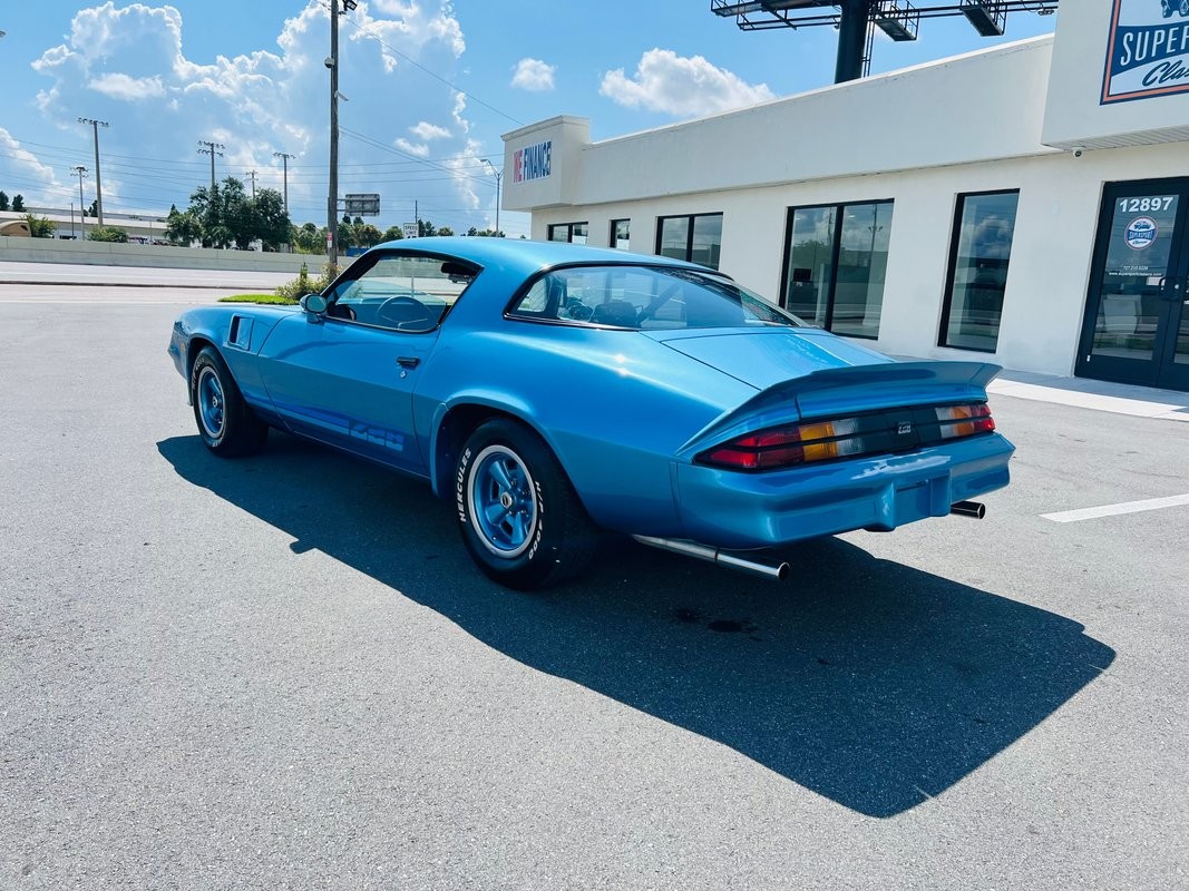 Chevrolet-Camaro-1981-Coupe-2