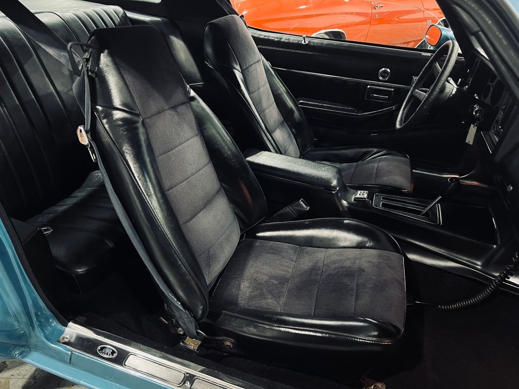 Chevrolet-Camaro-1981-Coupe-21