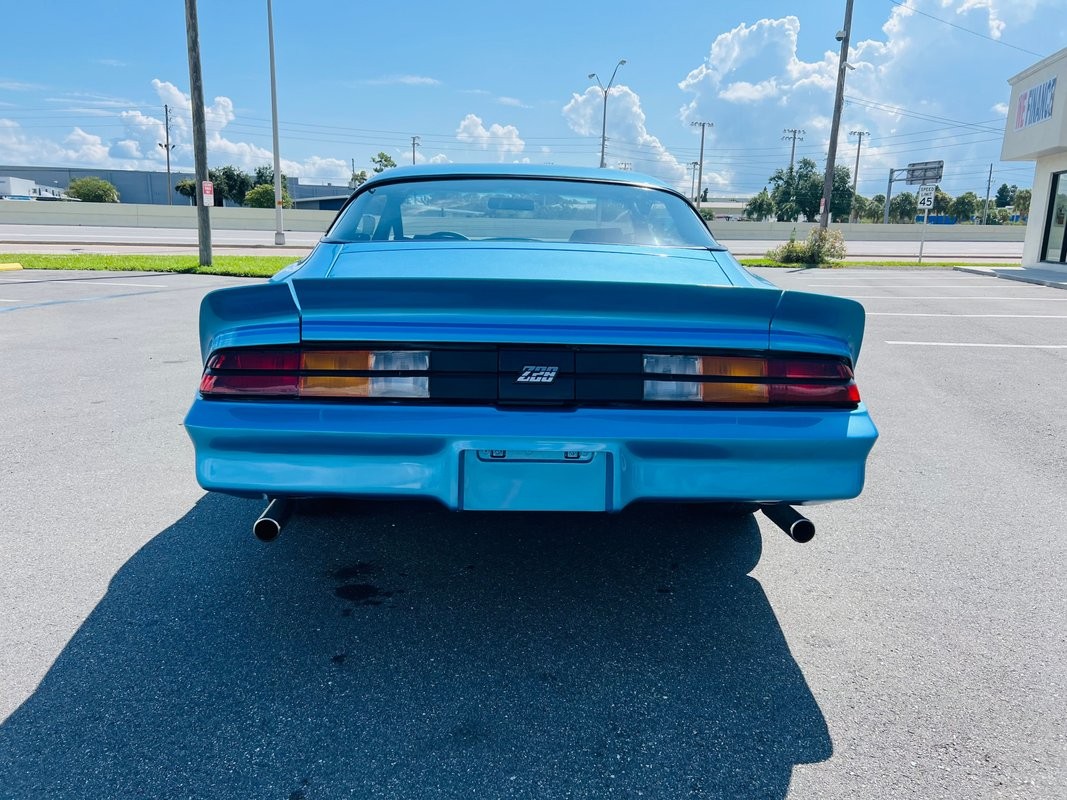 Chevrolet-Camaro-1981-Coupe-3
