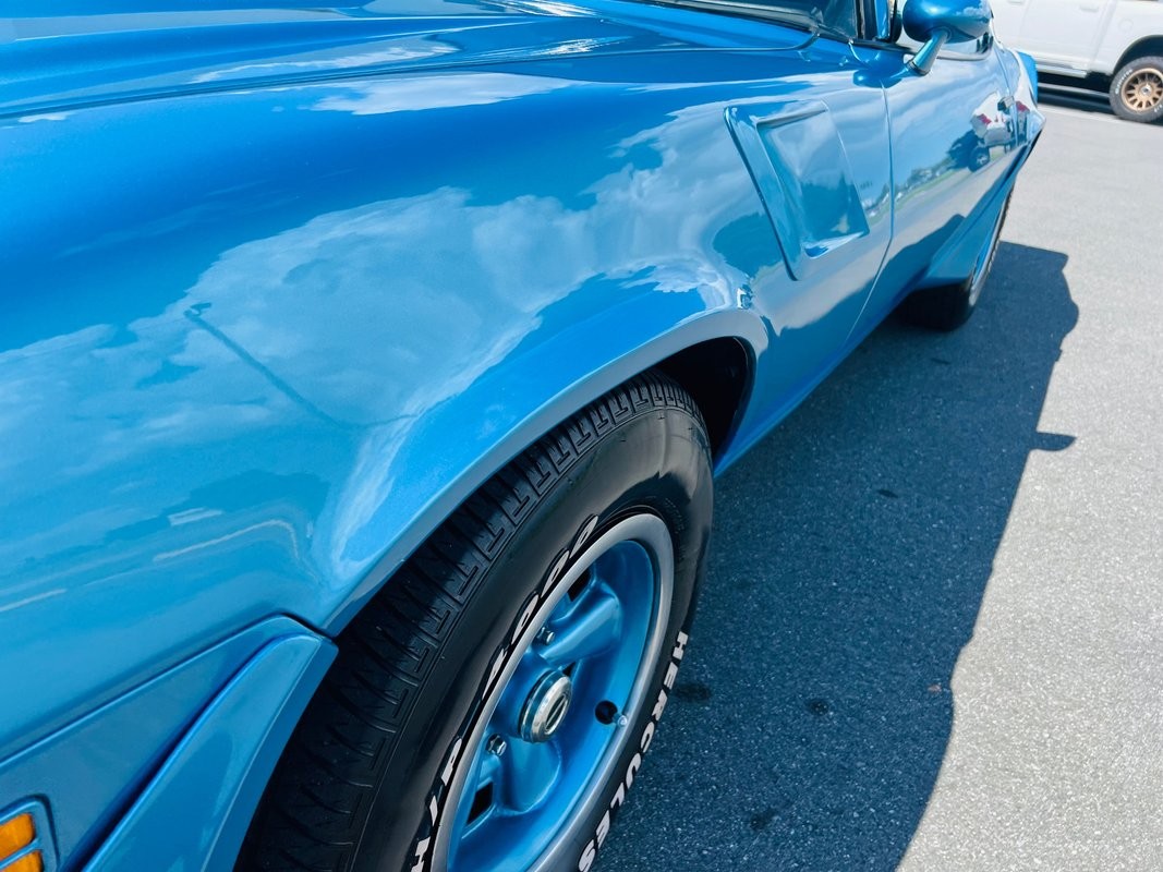 Chevrolet-Camaro-1981-Coupe-35