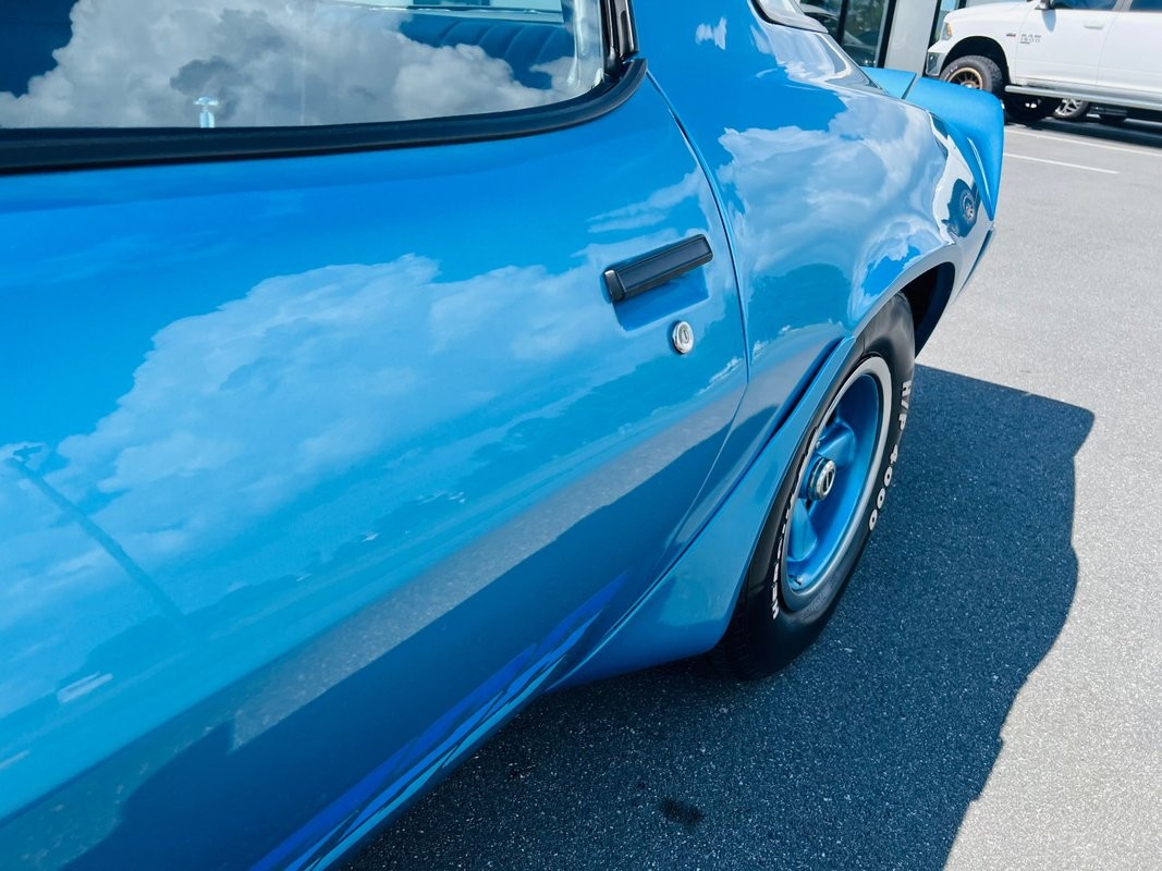 Chevrolet-Camaro-1981-Coupe-38