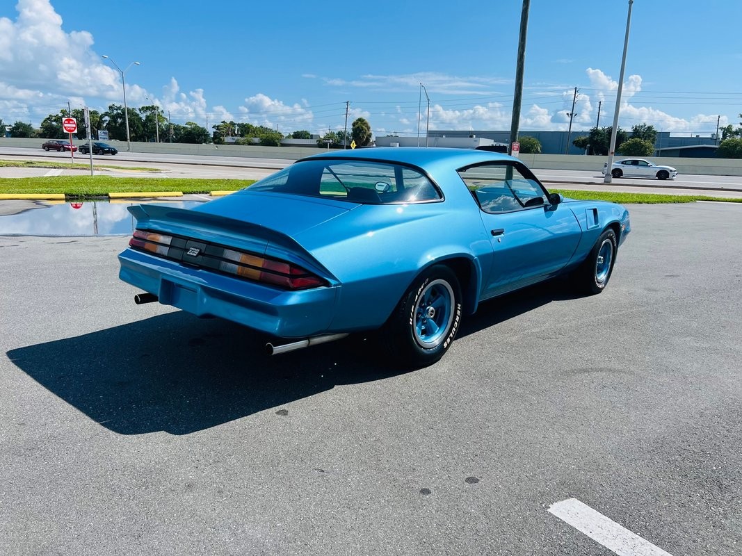 Chevrolet-Camaro-1981-Coupe-5