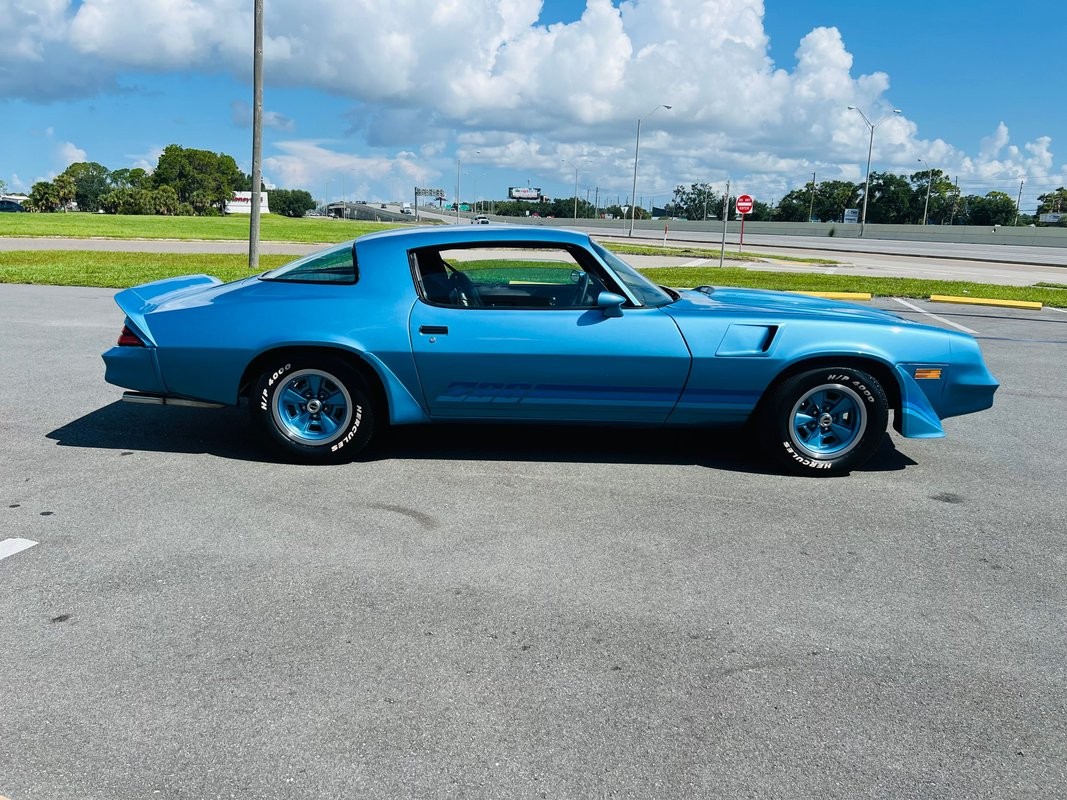 Chevrolet-Camaro-1981-Coupe-6