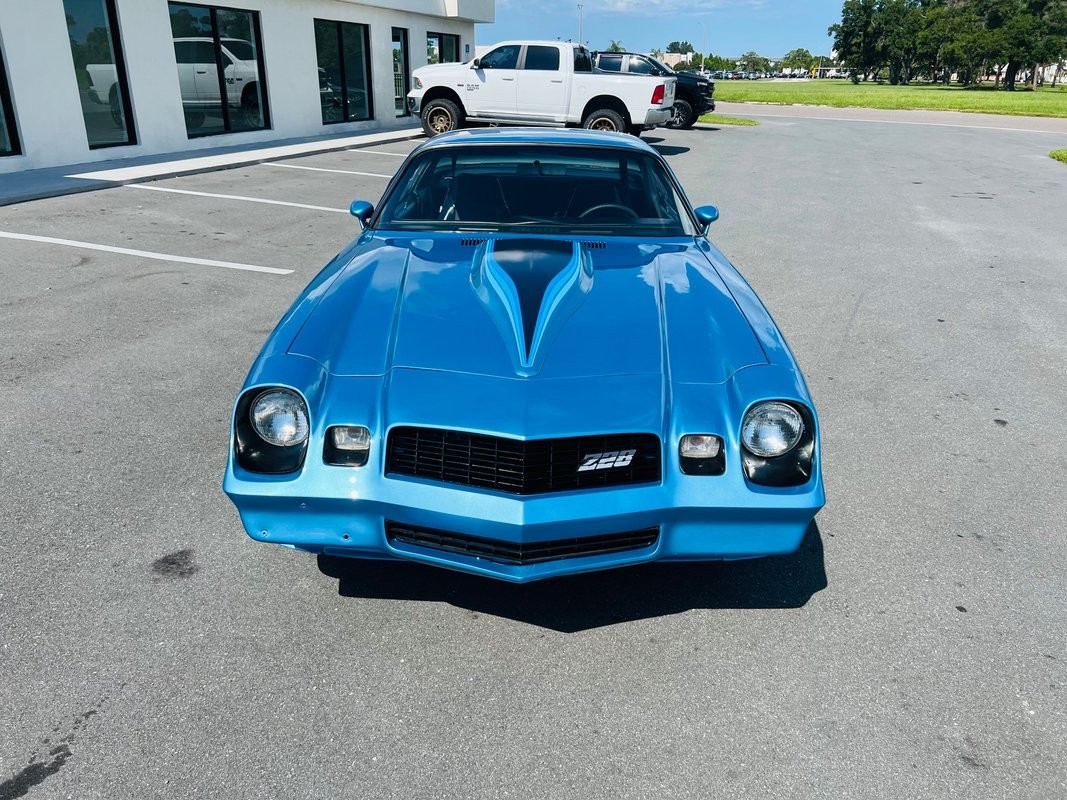 Chevrolet-Camaro-1981-Coupe-9