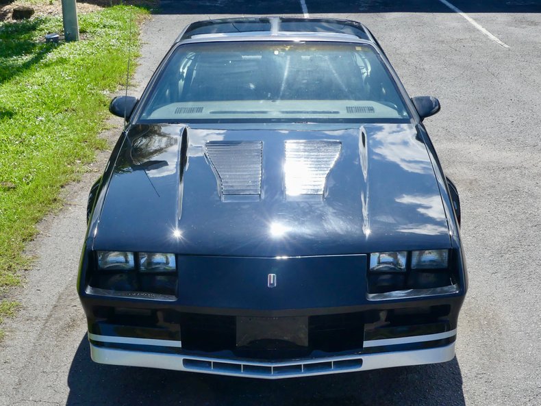 Chevrolet-Camaro-1983-Black-Gray-10