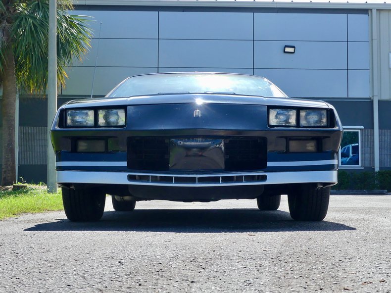 Chevrolet-Camaro-1983-Black-Gray-11