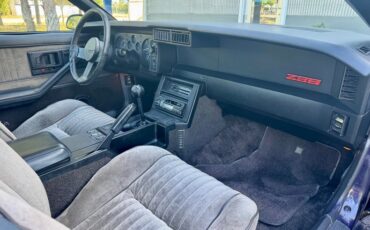 Chevrolet-Camaro-1983-Black-Gray-20