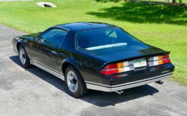 Chevrolet-Camaro-1983-Black-Gray-3
