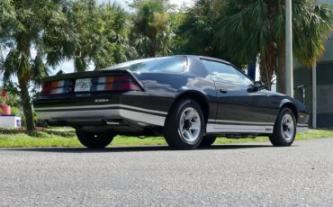 Chevrolet-Camaro-1983-Black-Gray-31