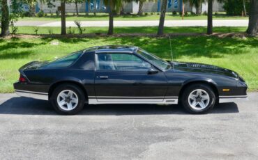 Chevrolet-Camaro-1983-Black-Gray-32