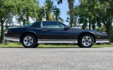 Chevrolet-Camaro-1983-Black-Gray-33