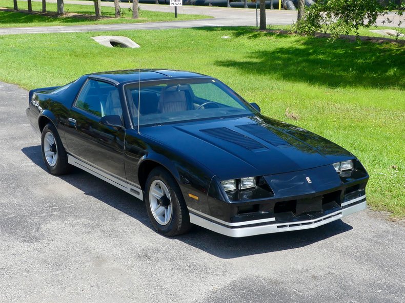 Chevrolet-Camaro-1983-Black-Gray-35