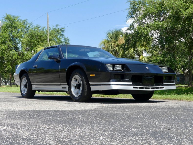 Chevrolet-Camaro-1983-Black-Gray-36