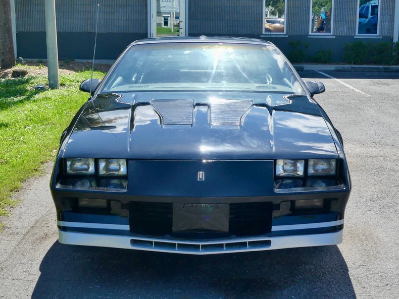 Chevrolet-Camaro-1983-Black-Gray-38