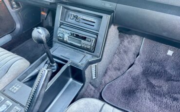Chevrolet-Camaro-1983-Black-Gray-48