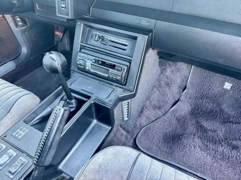 Chevrolet-Camaro-1983-Black-Gray-48