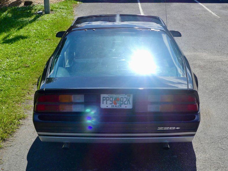 Chevrolet-Camaro-1983-Black-Gray-6