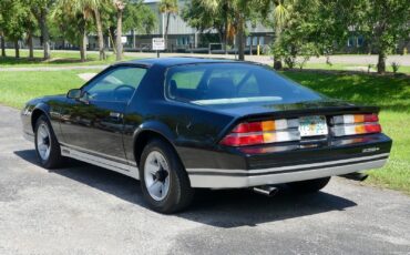 Chevrolet-Camaro-1983-Coupe-12