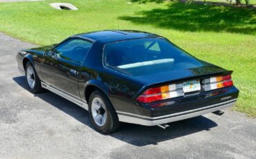 Chevrolet-Camaro-1983-Coupe-13
