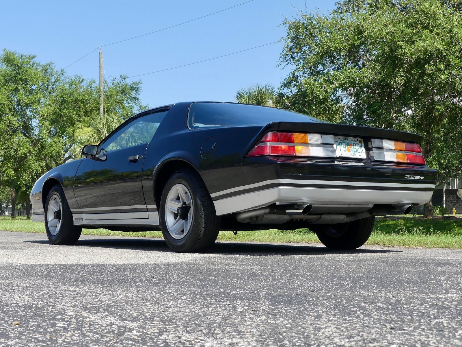 Chevrolet-Camaro-1983-Coupe-14