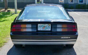 Chevrolet-Camaro-1983-Coupe-15