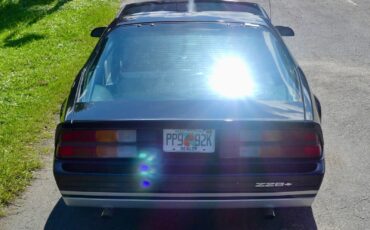 Chevrolet-Camaro-1983-Coupe-16