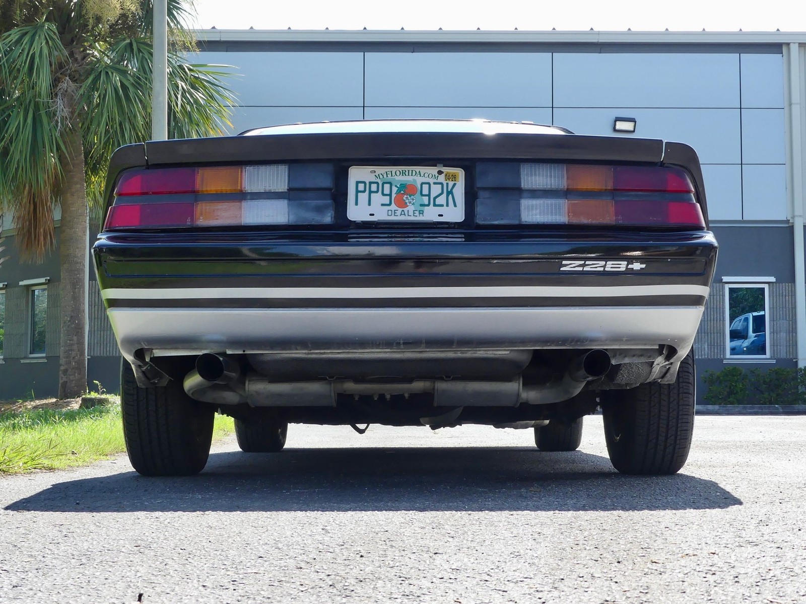 Chevrolet-Camaro-1983-Coupe-17