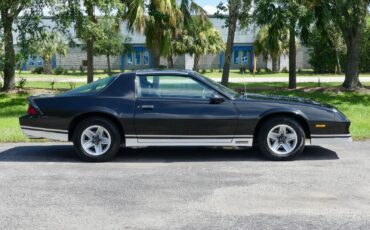 Chevrolet-Camaro-1983-Coupe-2