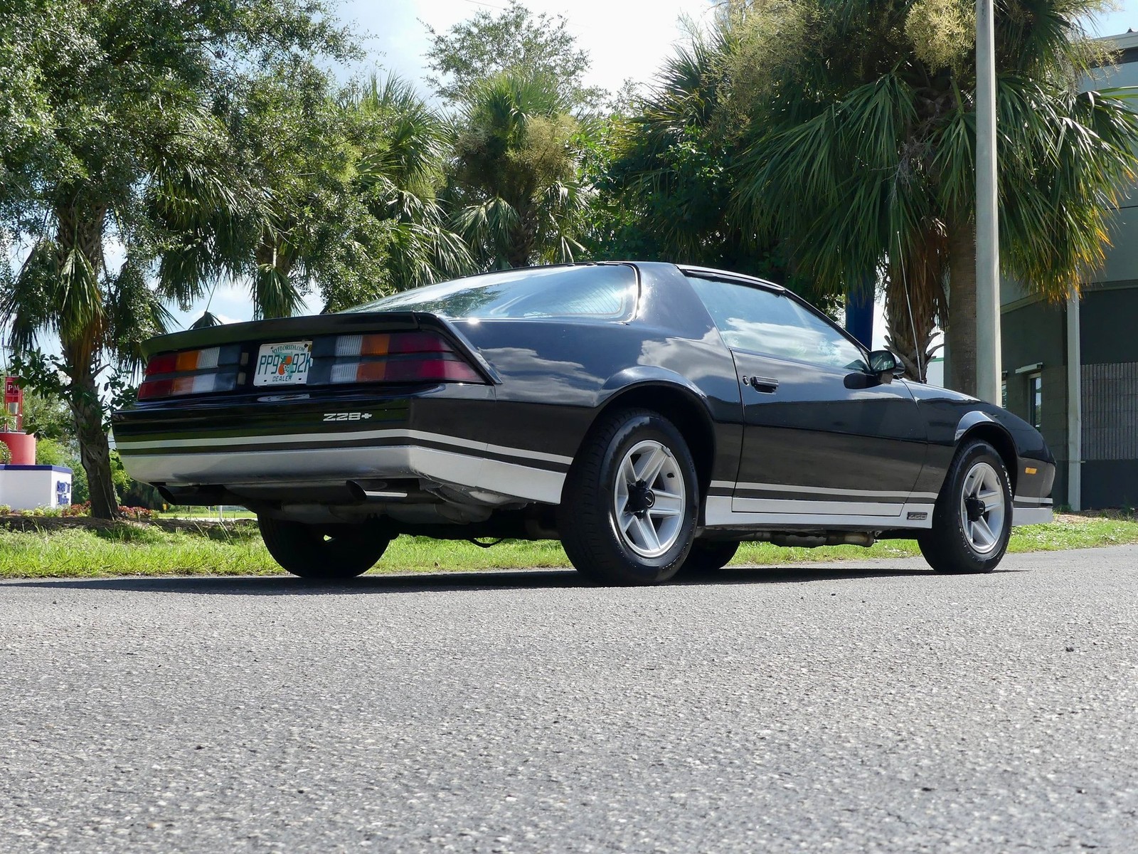 Chevrolet-Camaro-1983-Coupe-20