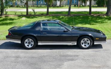 Chevrolet-Camaro-1983-Coupe-21