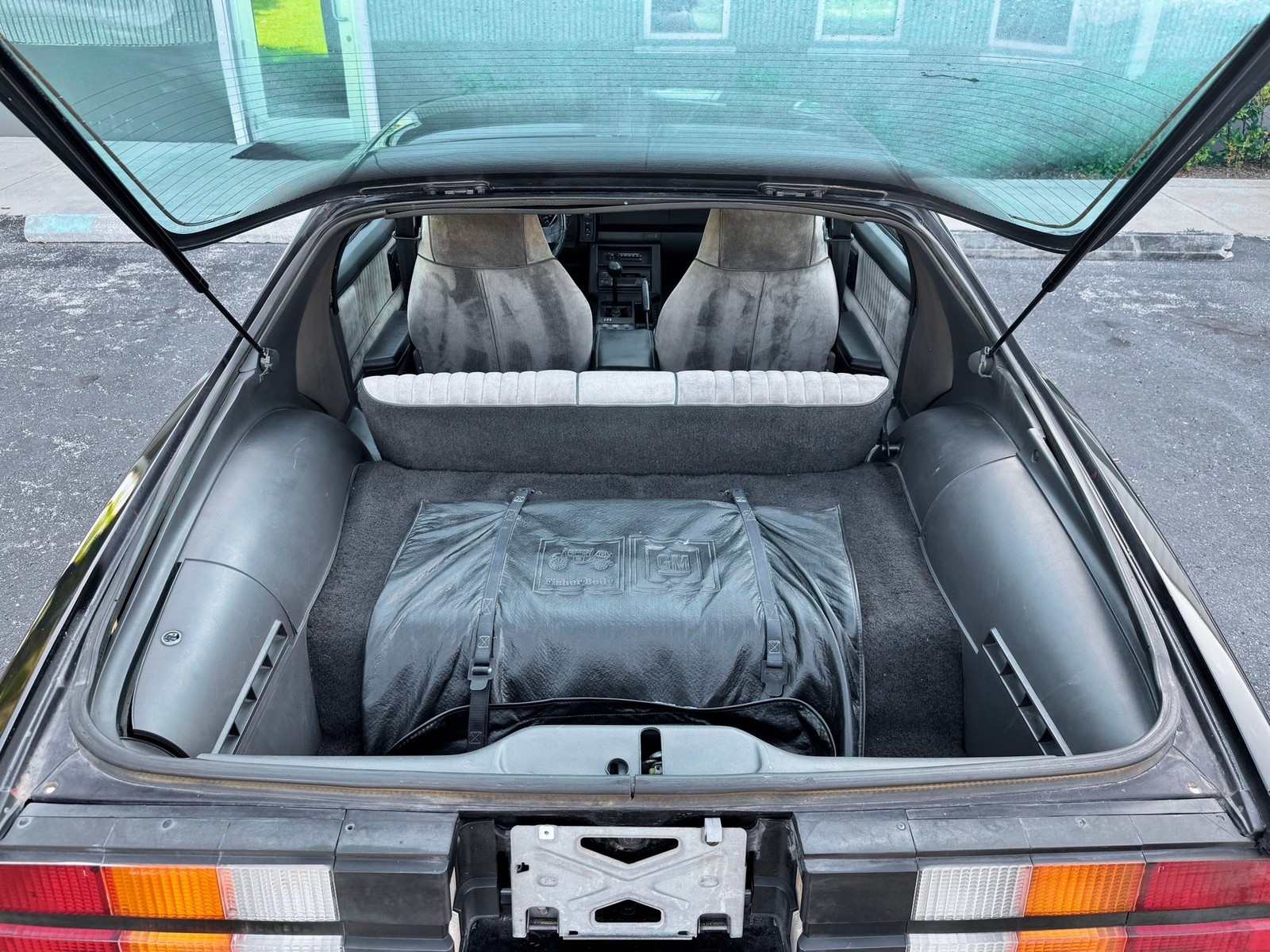 Chevrolet-Camaro-1983-Coupe-4