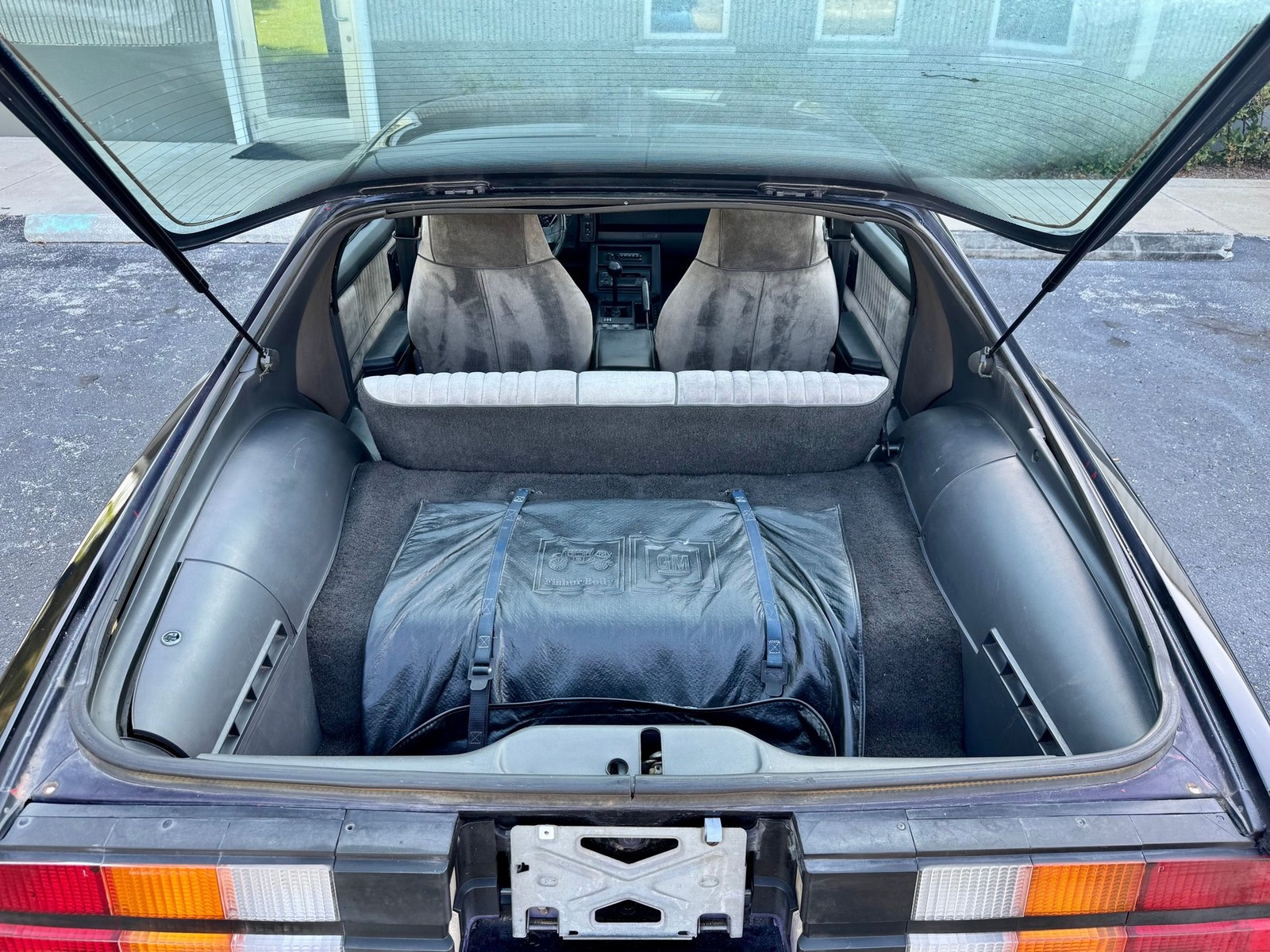 Chevrolet-Camaro-1983-Coupe-4