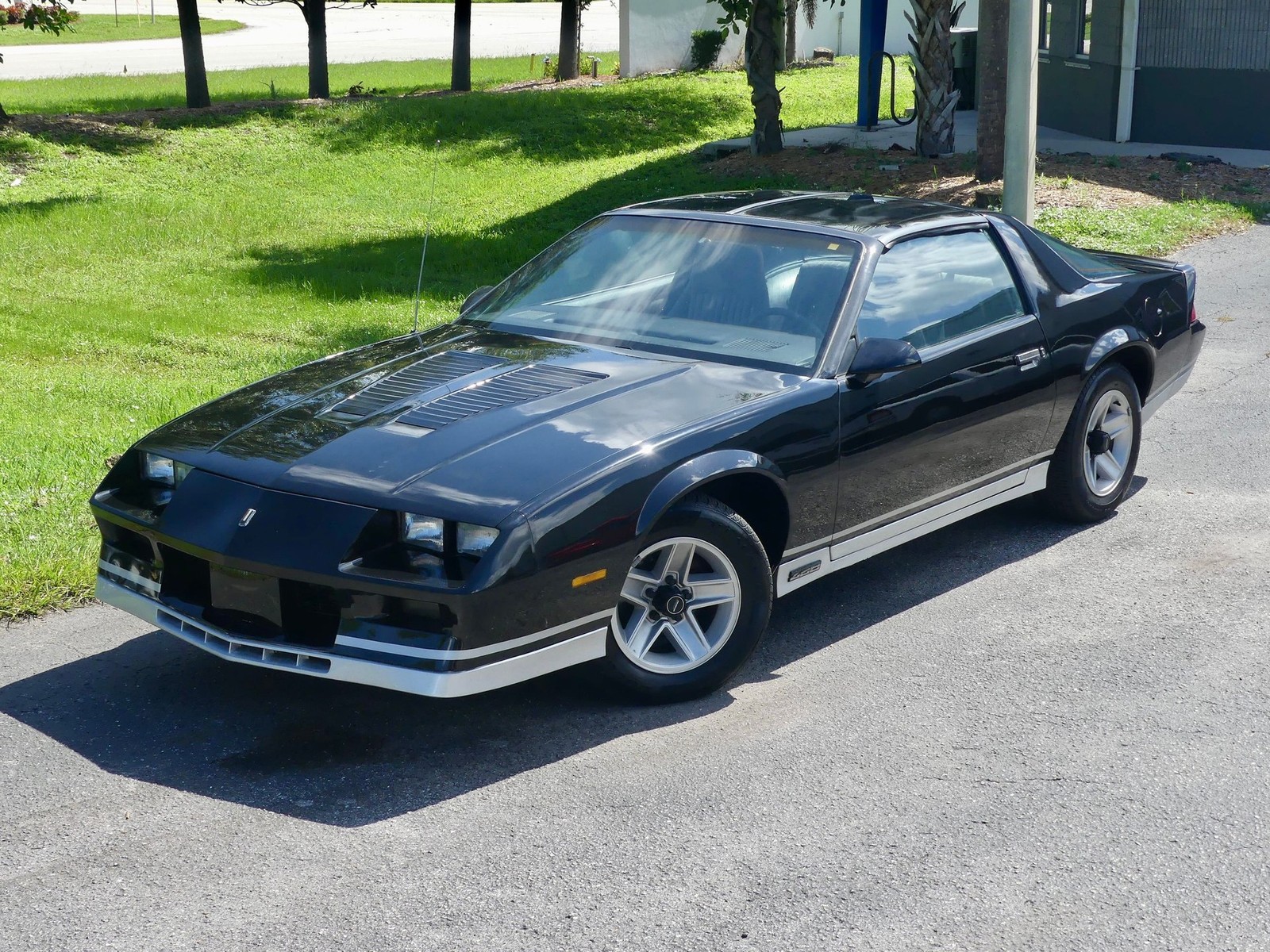 Chevrolet-Camaro-1983-Coupe-7