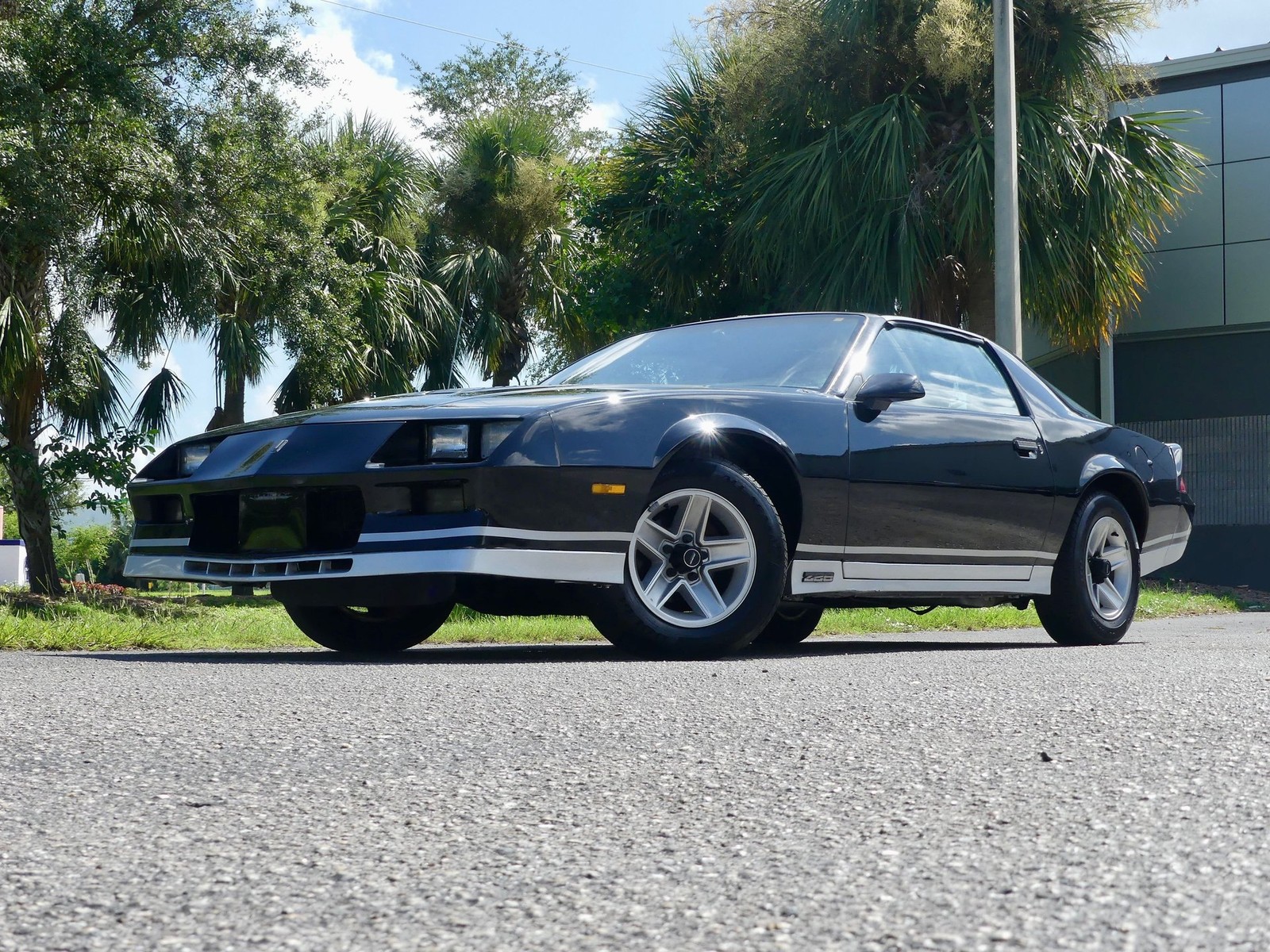 Chevrolet-Camaro-1983-Coupe-8