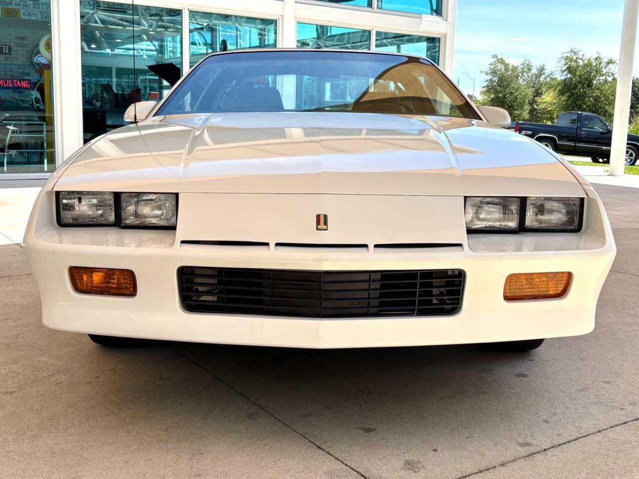 Chevrolet-Camaro-1985-Hatchback-1