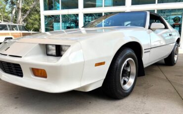 Chevrolet-Camaro-1985-Hatchback-10